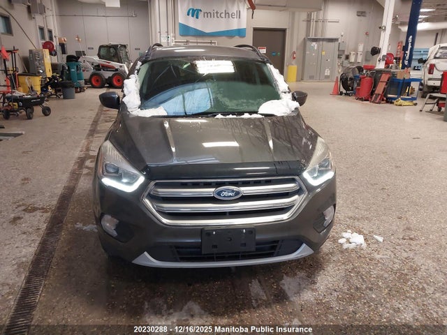 1FMCU9G98HUC82625 Ford Escape