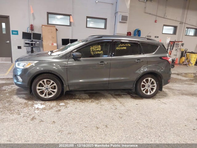 1FMCU9G98HUC82625 Ford Escape