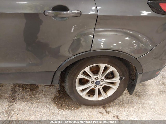 1FMCU9G98HUC82625 Ford Escape