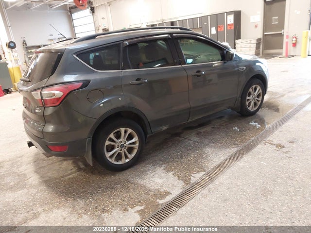 1FMCU9G98HUC82625 Ford Escape