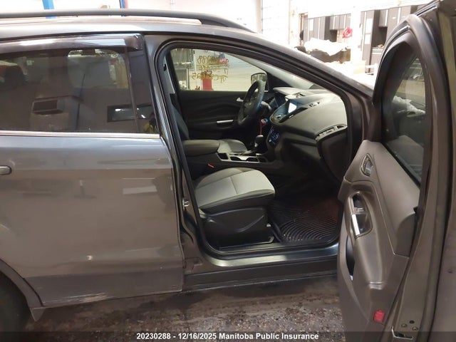 1FMCU9G98HUC82625 Ford Escape