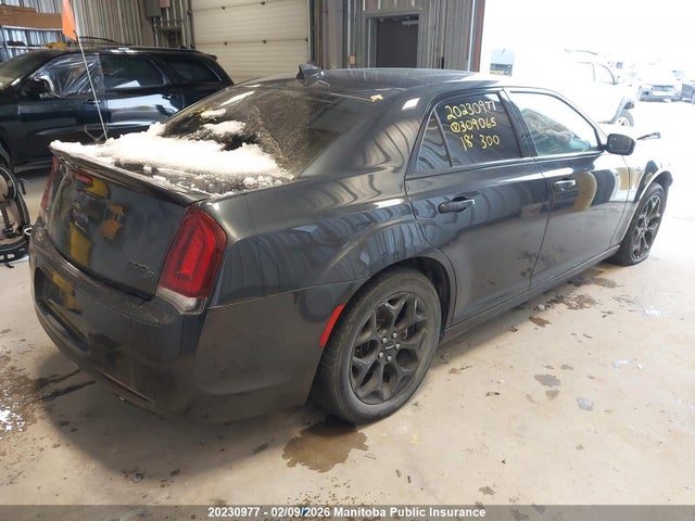 Chrysler 300 S 2018 2C3CCAGG6JH309065 Image 4