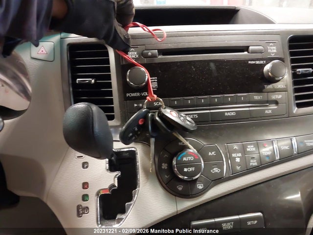 5TDKK3DC5ES421435 Toyota Sienna Le V6