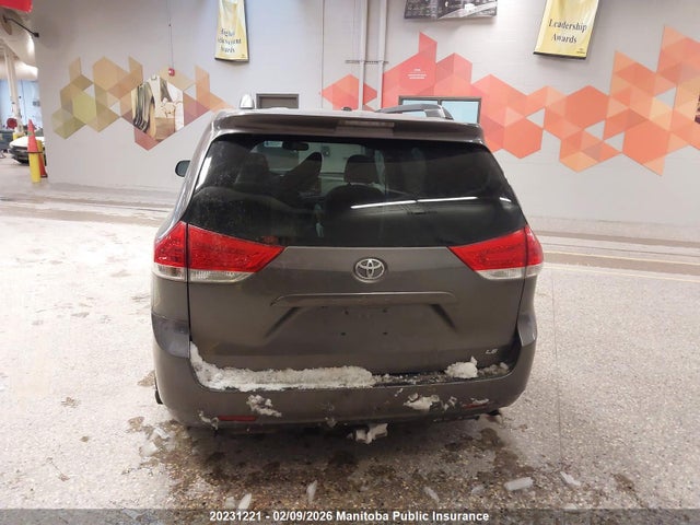5TDKK3DC5ES421435 Toyota Sienna Le V6