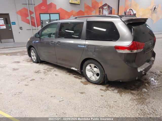 5TDKK3DC5ES421435 Toyota Sienna Le V6