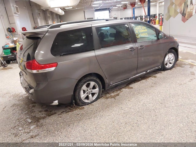 5TDKK3DC5ES421435 Toyota Sienna Le V6