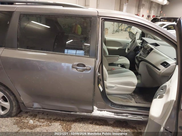 5TDKK3DC5ES421435 Toyota Sienna Le V6