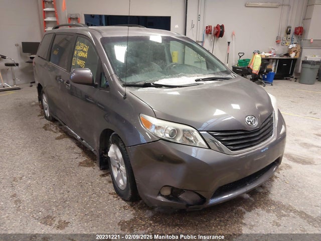 5TDKK3DC5ES421435 Toyota Sienna Le V6