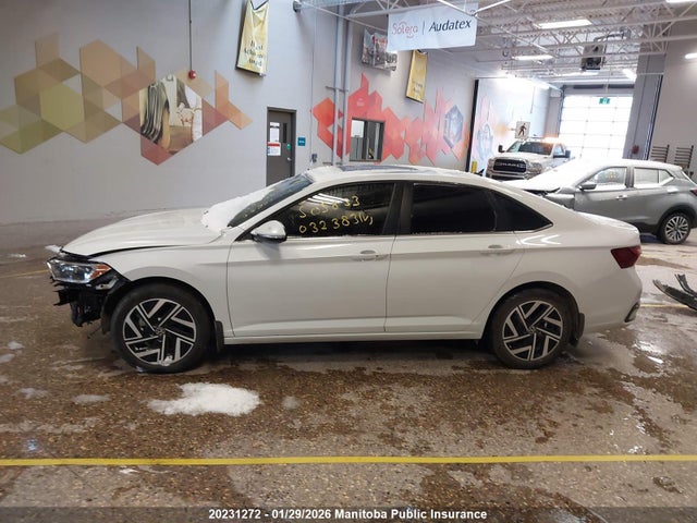 3VWGM7BU6NM032383 Volkswagen Jetta Highline 1.5 Tsi