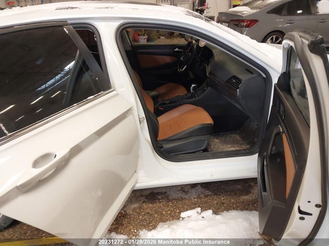 3VWGM7BU6NM032383 Volkswagen Jetta Highline 1.5 Tsi