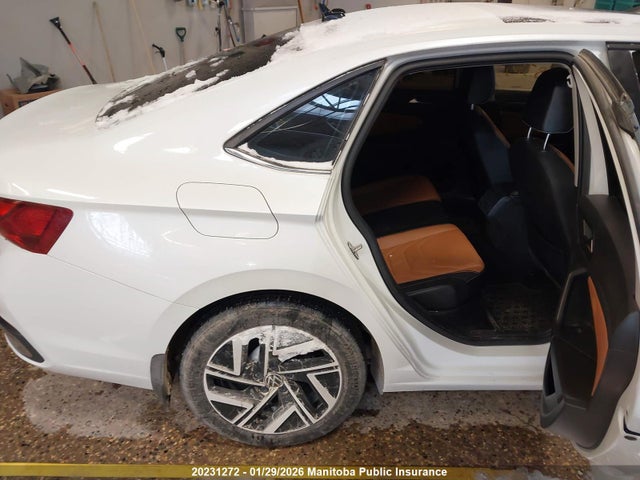 3VWGM7BU6NM032383 Volkswagen Jetta Highline 1.5 Tsi