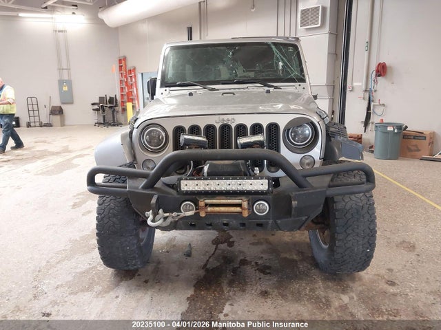 1C4BJWEG1EL316270 Jeep Wrangler Unlimited Sahara