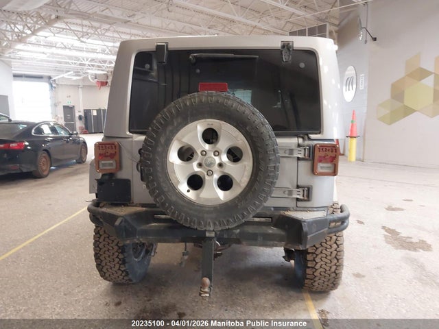 1C4BJWEG1EL316270 Jeep Wrangler Unlimited Sahara