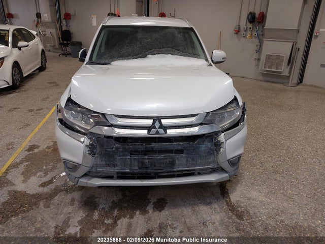 JA4JZ3AXXJZ607036 Mitsubishi Outlander Se