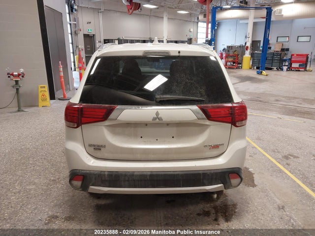 JA4JZ3AXXJZ607036 Mitsubishi Outlander Se