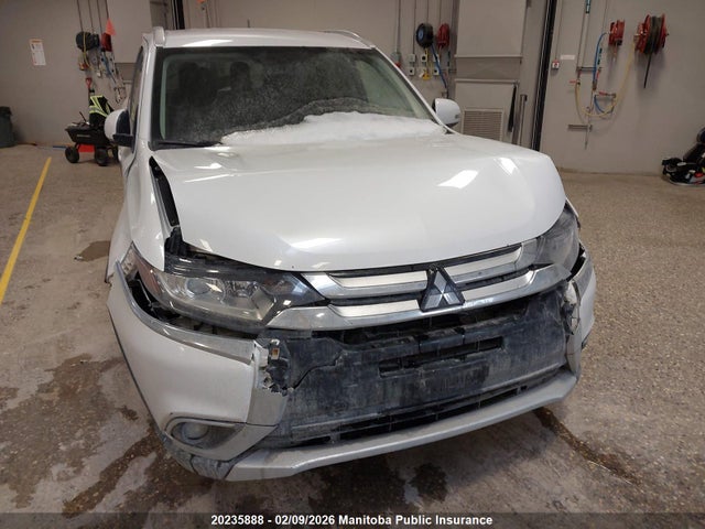 JA4JZ3AXXJZ607036 Mitsubishi Outlander Se