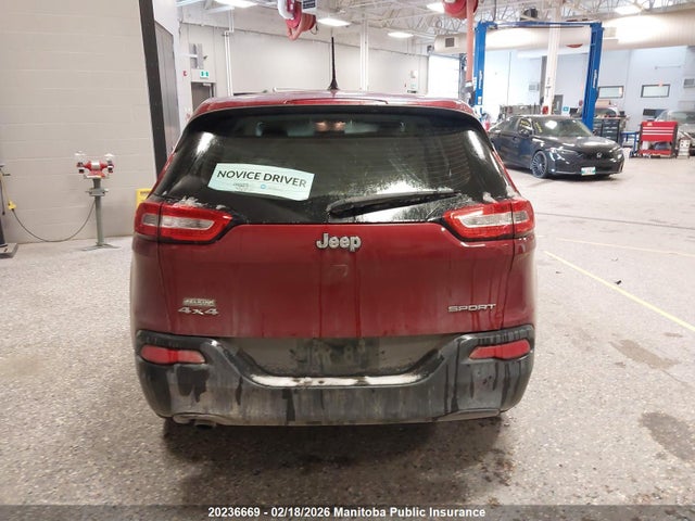 1C4PJMAB9GW328821 Jeep Cherokee Sport