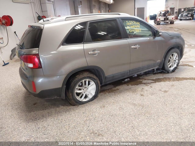 KIA SORENTO LX 2014 5XYKTCA66EG478817 Image 4