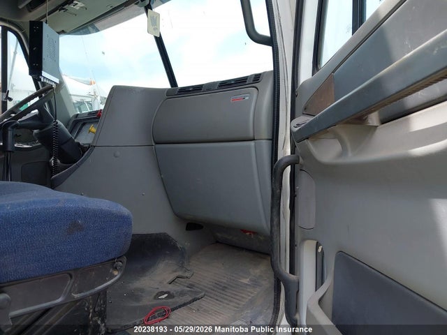 20238193 :رقم المزاد ، 1FUJA6CVX4LN00157 vin ، 2004 Freightliner Other مزاد بيع