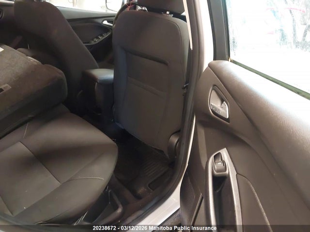 1FADP3K22HL300829 Ford FOCUS SE