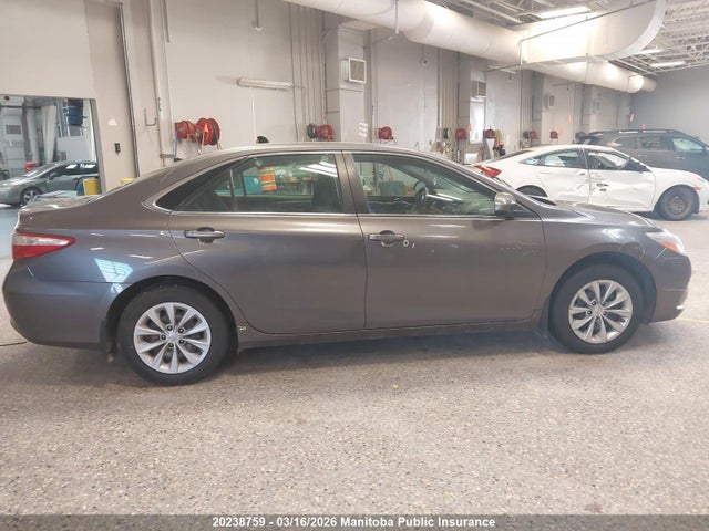 20238759 :رقم المزاد ، 4T1BF1FK0HU404664 vin ، 2017 Toyota Camry Le مزاد بيع