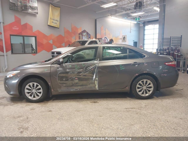 20238759 :رقم المزاد ، 4T1BF1FK0HU404664 vin ، 2017 Toyota Camry Le مزاد بيع