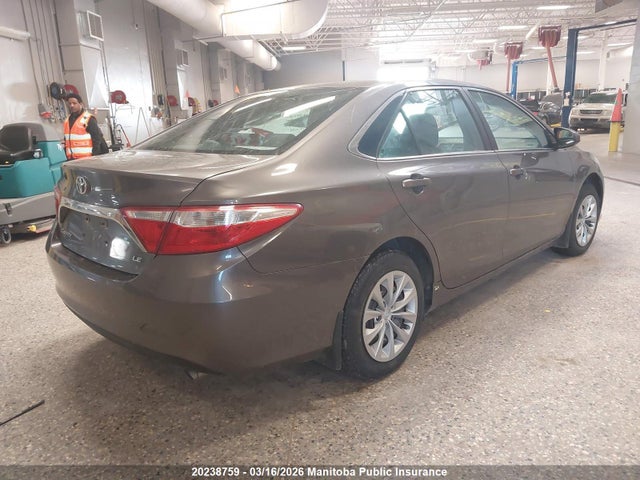 20238759 :رقم المزاد ، 4T1BF1FK0HU404664 vin ، 2017 Toyota Camry Le مزاد بيع