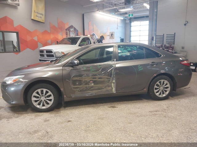 20238759 :رقم المزاد ، 4T1BF1FK0HU404664 vin ، 2017 Toyota Camry Le مزاد بيع