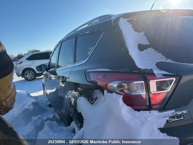 1FMCU9J9XHUC82862 Ford Escape Titanium