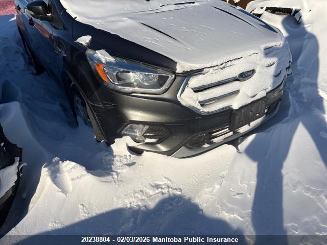1FMCU9J9XHUC82862 Ford Escape Titanium