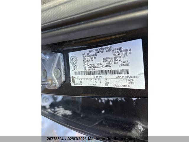 1FMCU9J9XHUC82862 Ford Escape Titanium