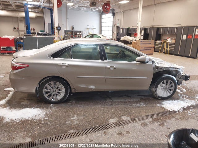 4T1BD1FK6HU209738 Toyota Camry Xle Hybrid