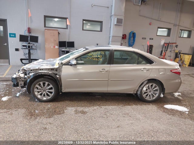 4T1BD1FK6HU209738 Toyota Camry Xle Hybrid
