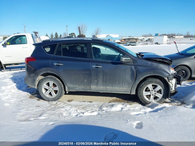 2T3RFREV9EW199017 Toyota Rav4 Xle