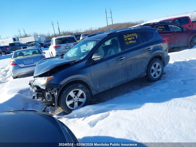 2T3RFREV9EW199017 Toyota Rav4 Xle
