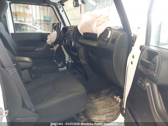 1C4BJWDG1HL558725 Jeep Wrangler Unlimited Rubicon