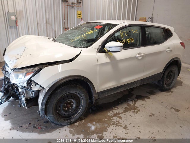 JN1BJ1CR7JW252447 Nissan Qashqai S
