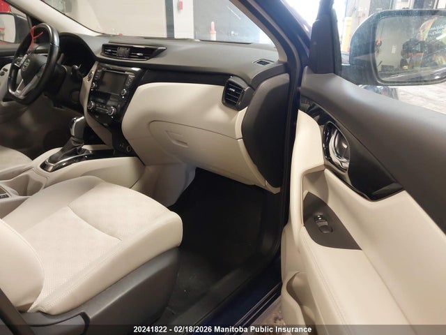 JN1BJ1CV6LW268610 Nissan Qashqai Sv