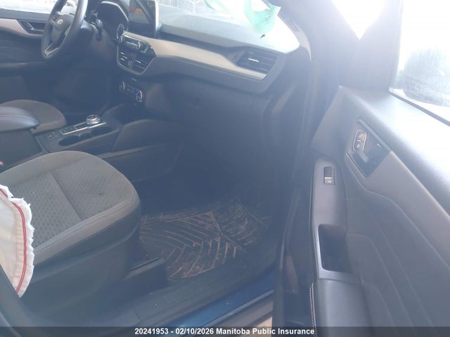 1FMCU9G6XNUB30430 Ford ESCAPE SE