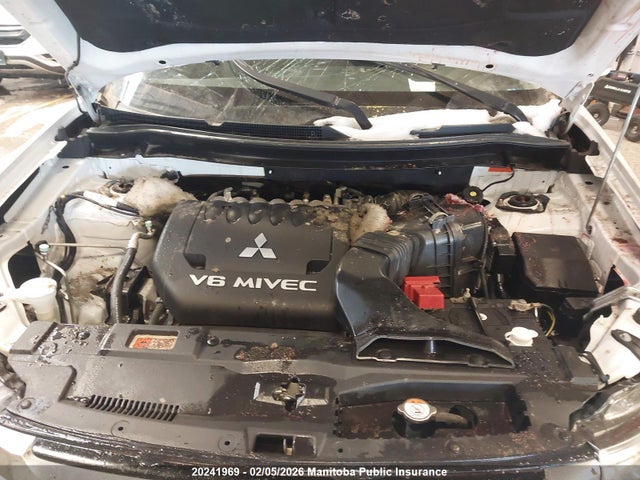 JA4JZ3AX2FZ602453 Mitsubishi Outlander Se