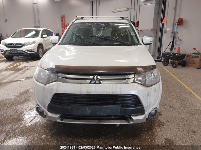 JA4JZ3AX2FZ602453 Mitsubishi Outlander Se