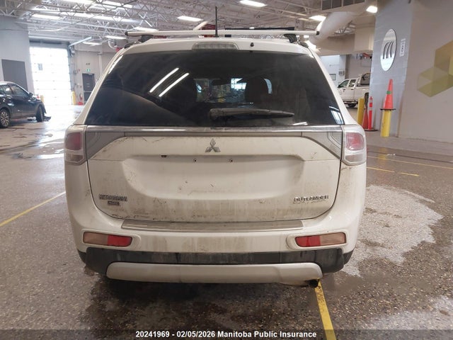 JA4JZ3AX2FZ602453 Mitsubishi Outlander Se