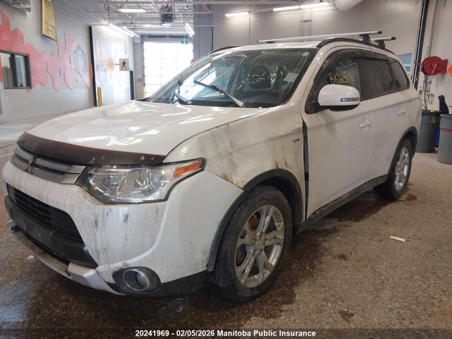 JA4JZ3AX2FZ602453 Mitsubishi Outlander Se