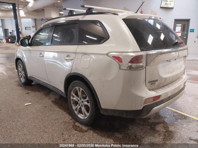 JA4JZ3AX2FZ602453 Mitsubishi Outlander Se