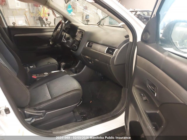 JA4JZ3AX2FZ602453 Mitsubishi Outlander Se