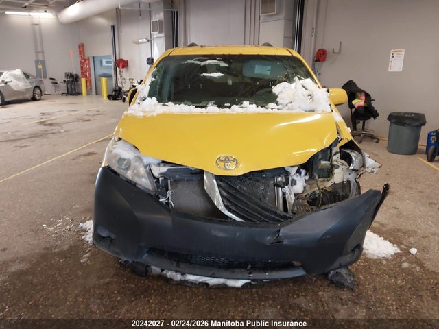 5TDKK3DC3ES485733 Toyota Sienna Le V6