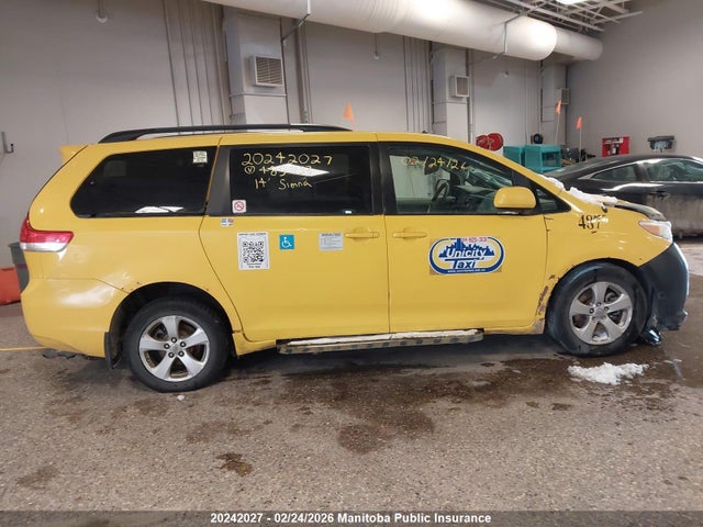5TDKK3DC3ES485733 Toyota Sienna Le V6