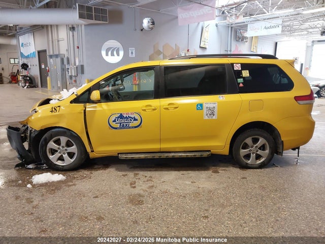 5TDKK3DC3ES485733 Toyota Sienna Le V6