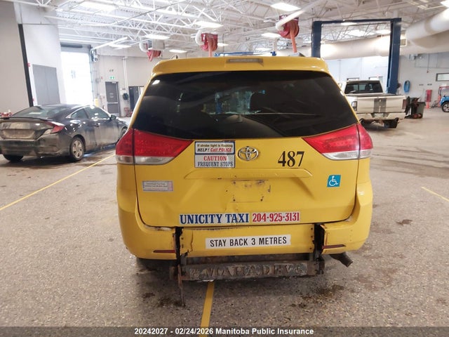 5TDKK3DC3ES485733 Toyota Sienna Le V6