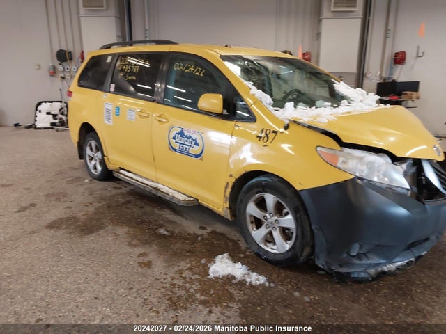 5TDKK3DC3ES485733 Toyota Sienna Le V6
